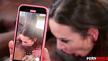 Натали Голд изменяет, муж и его партнеры трахнули её двойным проникновением