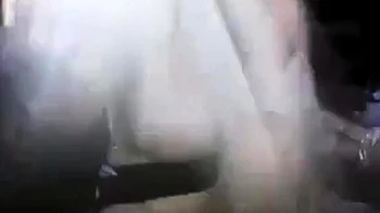 Milf gibt deepthroat Blasen mit Toys am Webcam