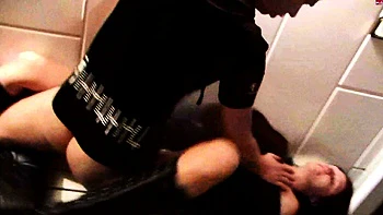 Milf morena close-up com ejaculação hardcore