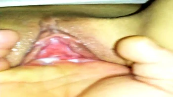 Deutscher Amateur fickt Muschi mit Fingermassage