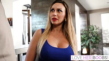 Yanick Shaft fode a gostosa com peitos enormes