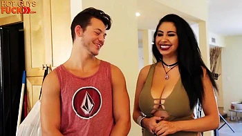 Amateur tetona monta en doggy y misionero