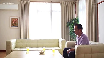 Brunette japonesa sin censura con tetas y culo grandes