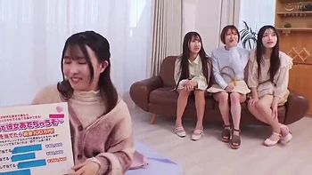 Brinquedos fodem forte sua buceta e bunda