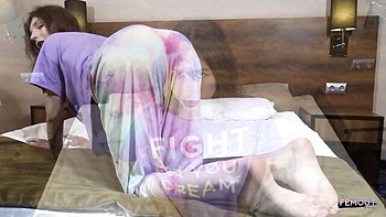 Tgirl russa magrinha se masturba anal com dildo