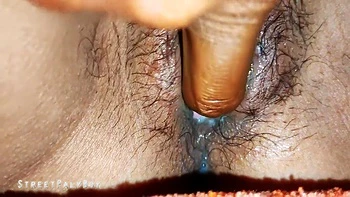 Лижу волосатую маленькую киску индийской девушки Нехи из Раджастхана