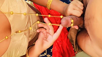 Desi Dorf Stiefschwester mit enger Fotze gefickt