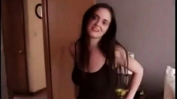 Brünette Ehefrau bekommt heftigen Blas- und Reiterinnenfick