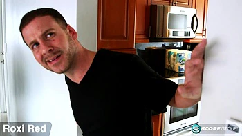 Самая огромная служанка с рваными лифчиками ебется на четвереньках