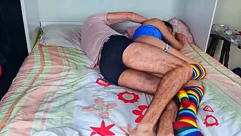 Padrasto surpreende novinha latina com boquete e gozada doggy 4K