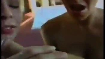 Milf brune suce et chevauche en position cowgirl