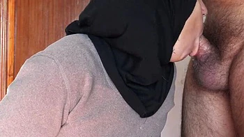 Esposa árabe quer te ver chupando o pau - MILF bi corna