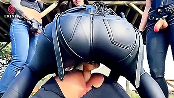 Sumisa morena humillada y follada por el culo al aire libre