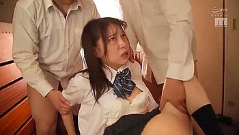 Asiatische Studentin Präsidentin fickt und spritzt Creampie