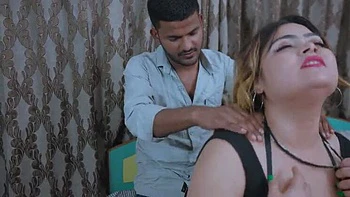 Индийская бабхи глубоко отсасывает девару во время массажа