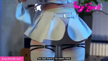 MILF quente Jeny Smith mostra peitos e buceta para o cara se masturbar