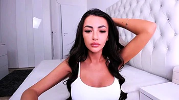 IAmJoyXS trío con juguetes y culo enorme