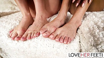 Veronica Leal e Leanne Lace: pés sexy e masturbação JOI