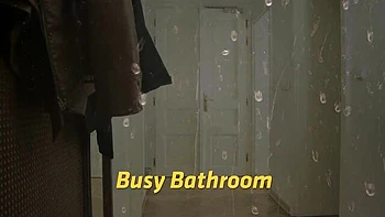 Kitty Jane & Paula Shy se borrifam com xixi