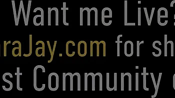 Sara Jay com peitos gigantes de silicone e fetiche por boquete