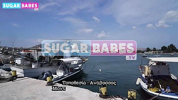 Bruneta grega curvilínea é fodida duro e manda gozar fundo