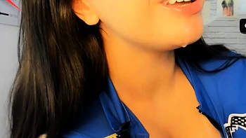 Горячая латиноамериканка командует твоей мастурбацией