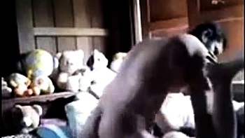 Indonesisches Amateur-Asian Babe wird hart gefickt