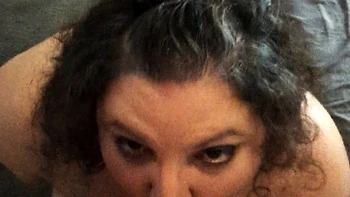 BBW Ehefrau lutscht großen Schwanz im Hardcore POV