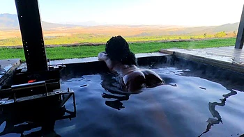 Hotwife negra pequena fodida de quatro ao amanhecer