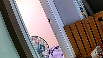 Milf japonaise se masturbe nue au quotidien