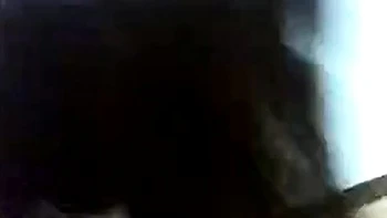 Empregada asiática chupando pau grande amador POV