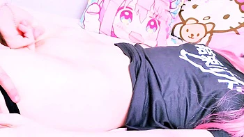 Buceta apertada treme com os dedos entrando fundo na gostosa