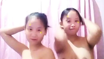 Garotas asiáticas indonésias lésbicas no chuveiro webcam