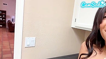 Fodi minha meia-irmã sem camisinha lavando roupa