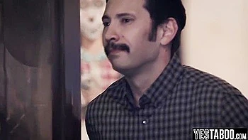 Lauren Phillips e Gabbie Carter fodem a esposa com Tommy Pistol