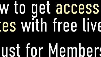 Sara Jay e Louise Jenson, peitudas, brincam com dildo