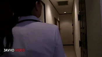 Asiatisches Girl Anna Kimijima wird doggystyle gefickt und bläst