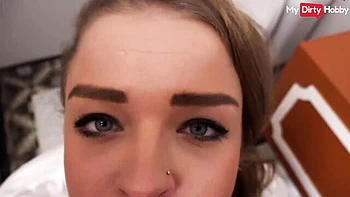 Irmã de criação safada engole e faz boquete fundo