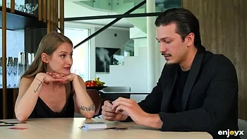 Tiffany Tatum rubia flaca se folla brutalmente con creampie anal