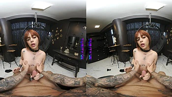 Ariane Kimiko acorda quente com boquete de fio dental