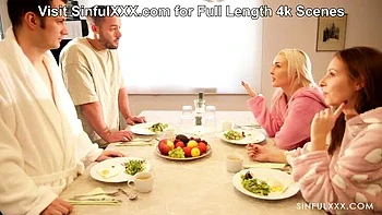 Sam Bourne et Antonia Sainz baisent passionnément à quatre avec pipe et levrette