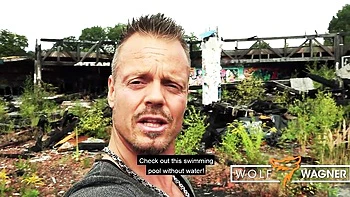 Wolf Wagner fode Mia Blow no encontro quente em público