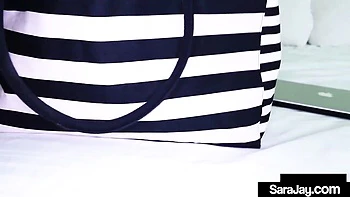 Sara, milf de tetas grandes e bunda redondinha