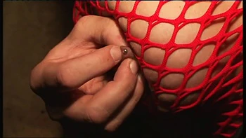 Dominação alemã cruel com meias arrastão e bondage