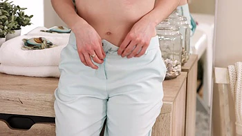 Polly White loira fodida na sala de massagem suja