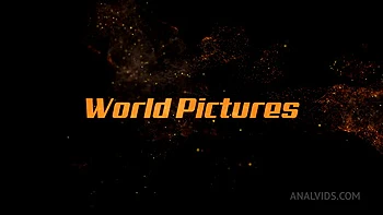 Natali aux gros seins et cul énorme encaisse un énorme cock anal hardcore