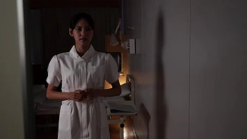 Японская малышка с маленькой грудью сильно ссыт