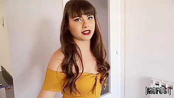 Amadora morena leva anal, boquete e pau grande