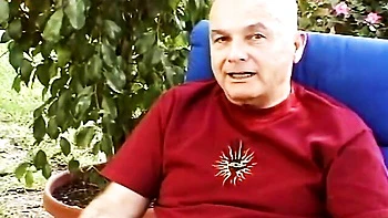 Esposa milf safada fodida a três com cuckold anal