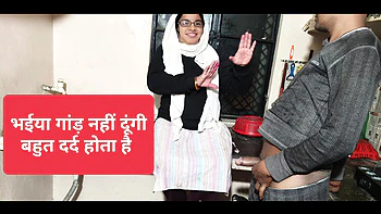 Desi Stiefschwester fickt hart mit Nachbarsjungen im Doggy-Style, dreckige Worte